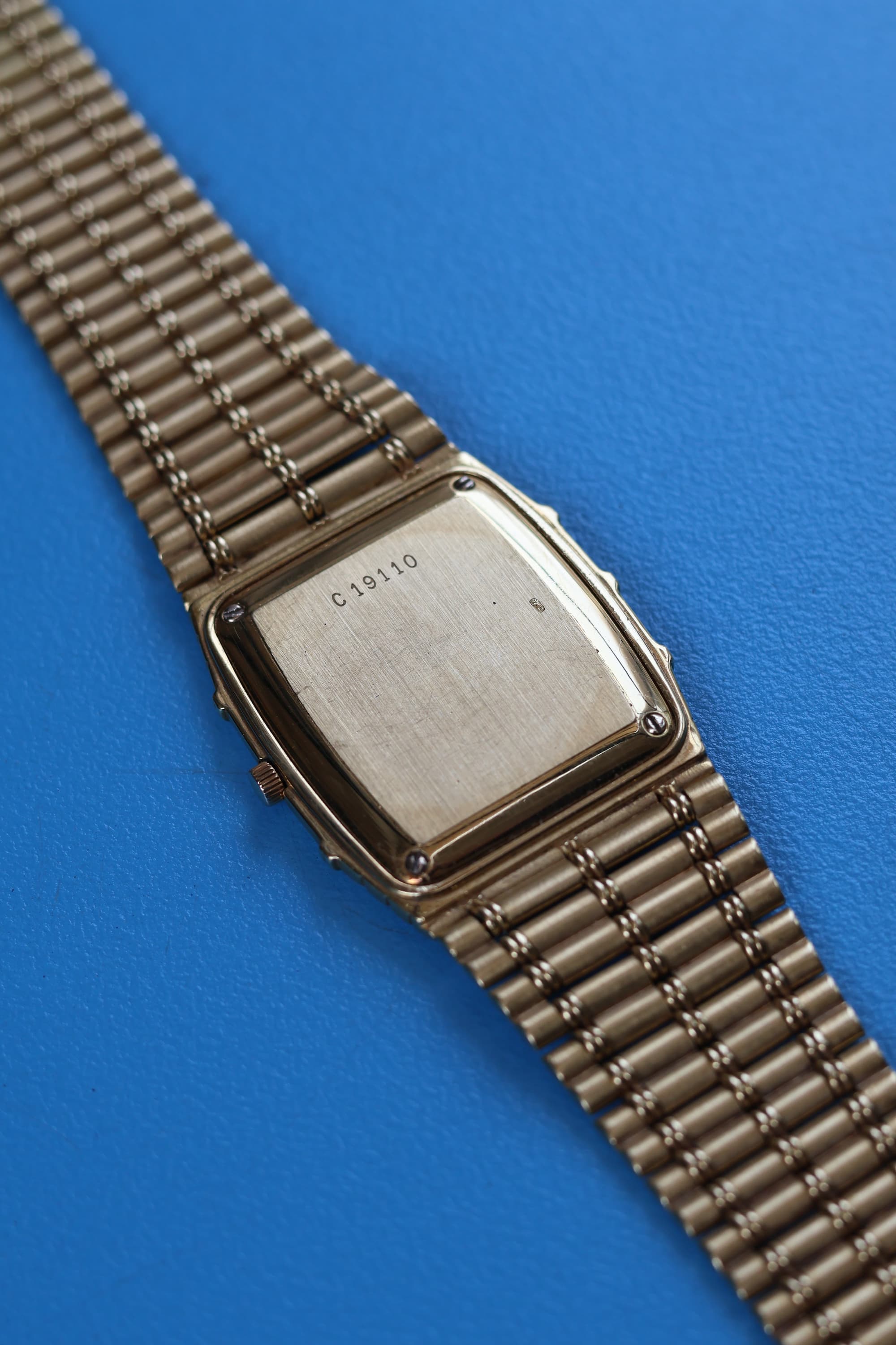 Case back of Audemars Piguet 27mm Bamboo watch in unpolished 18K yellow gold with manual Calibre 2080 inside