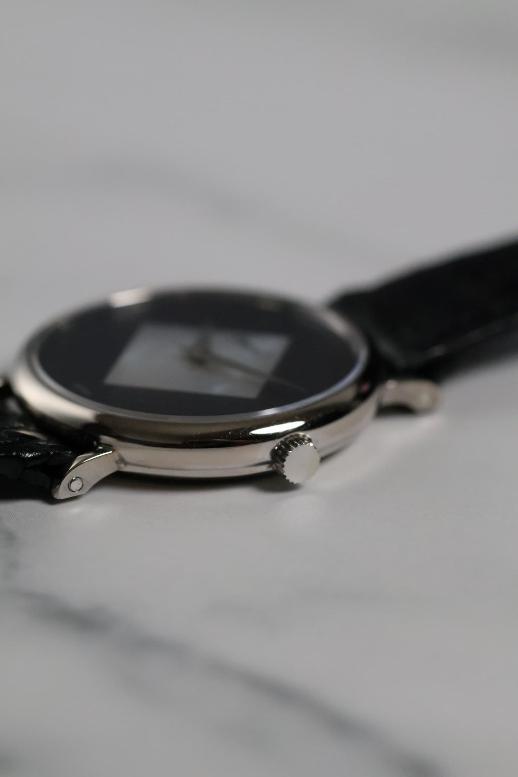 Detailed view of the Piaget Ref. 922 crown integrated into the slim 18K white gold case.