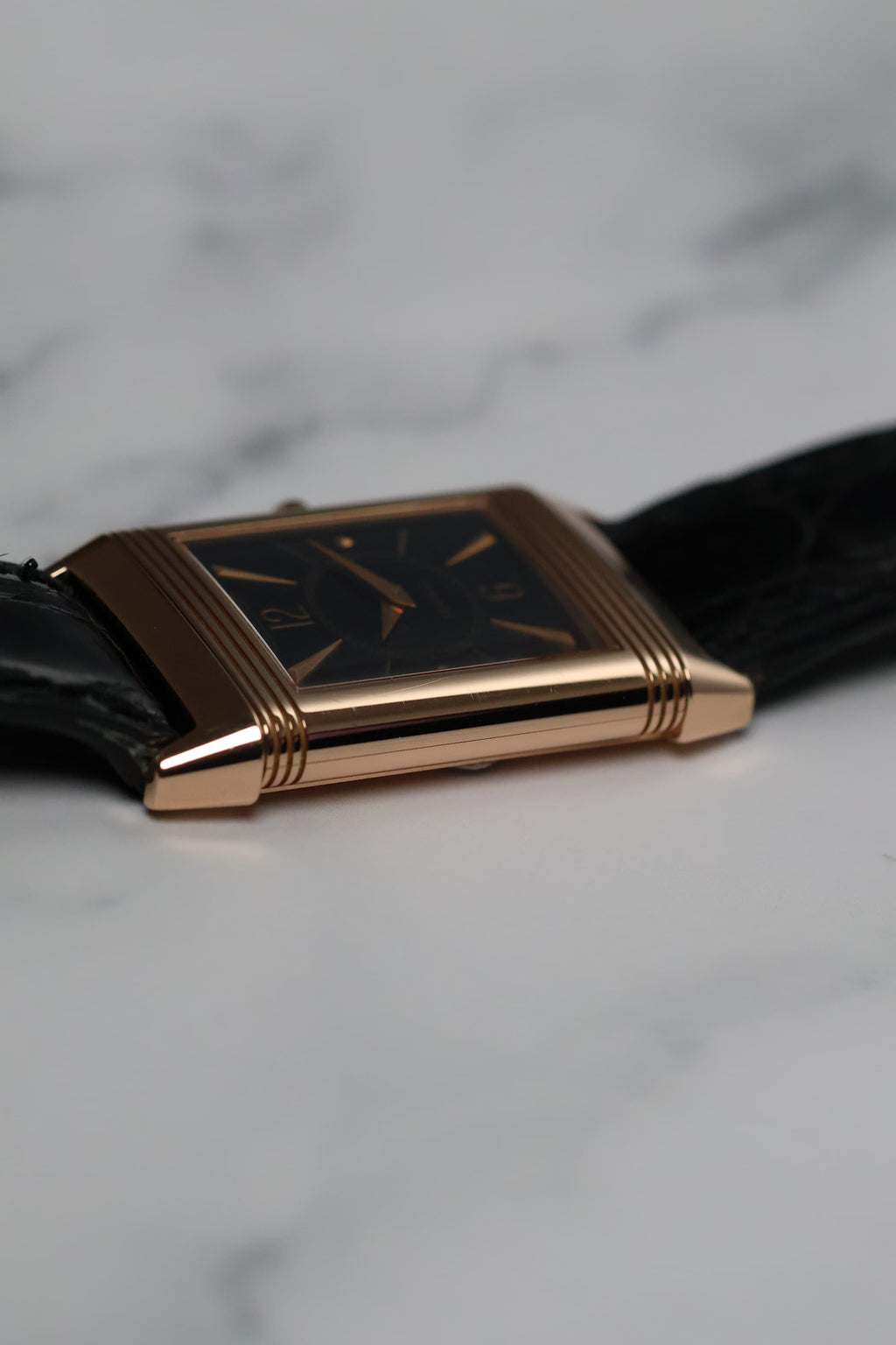 Side view of the Reverso showing the case thickness and lug structure.