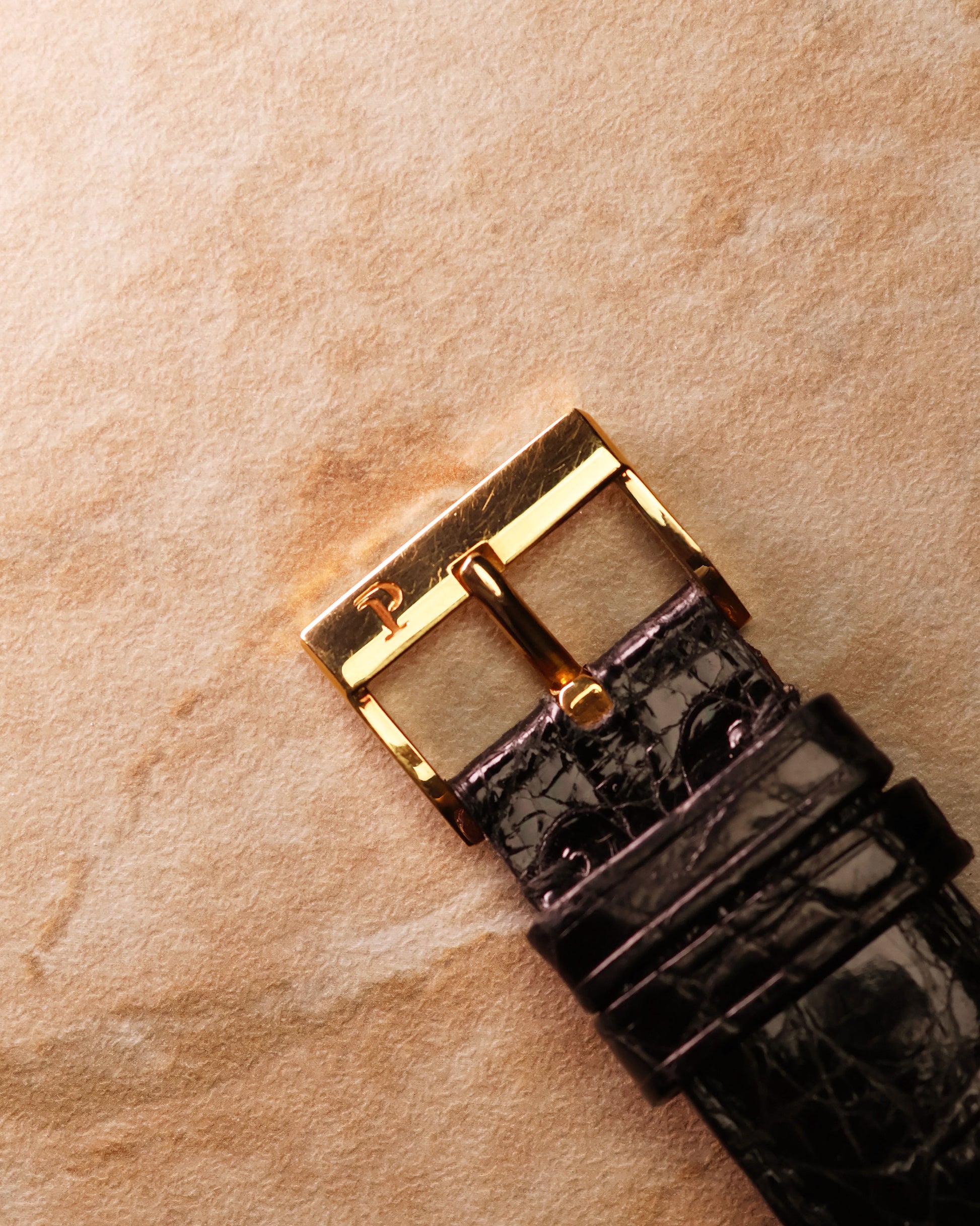 Original 18K yellow gold Piaget buckle, top view.