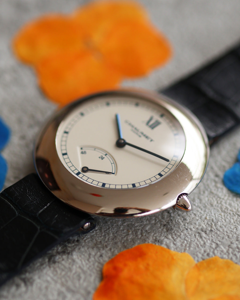 Solid 18K white gold crown of Chaumet Ref. 12A dress watch, detailed side close-up.