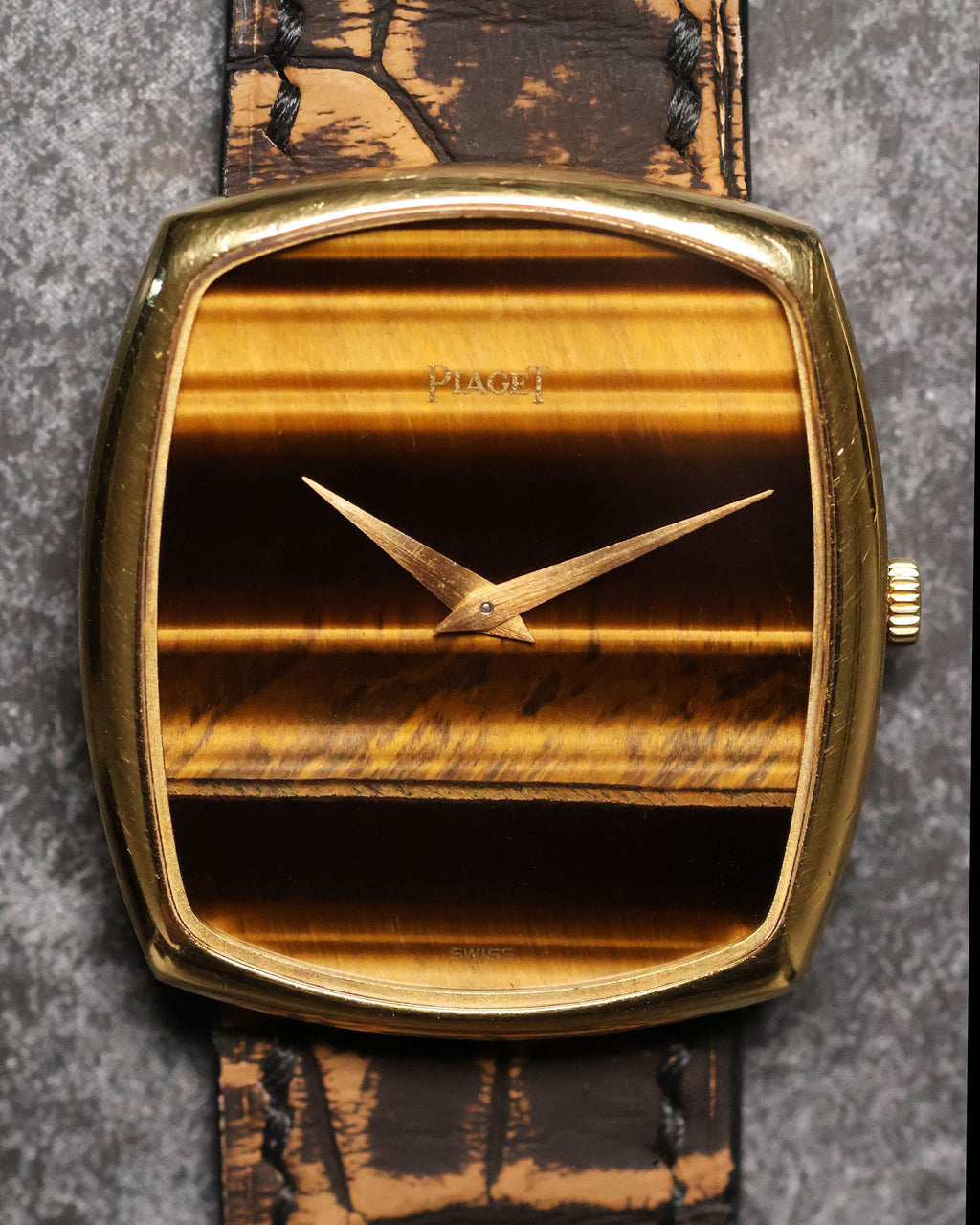 Close-up of the horizontal Tiger’s Eye dial with golden dauphine hands on the Piaget 9741