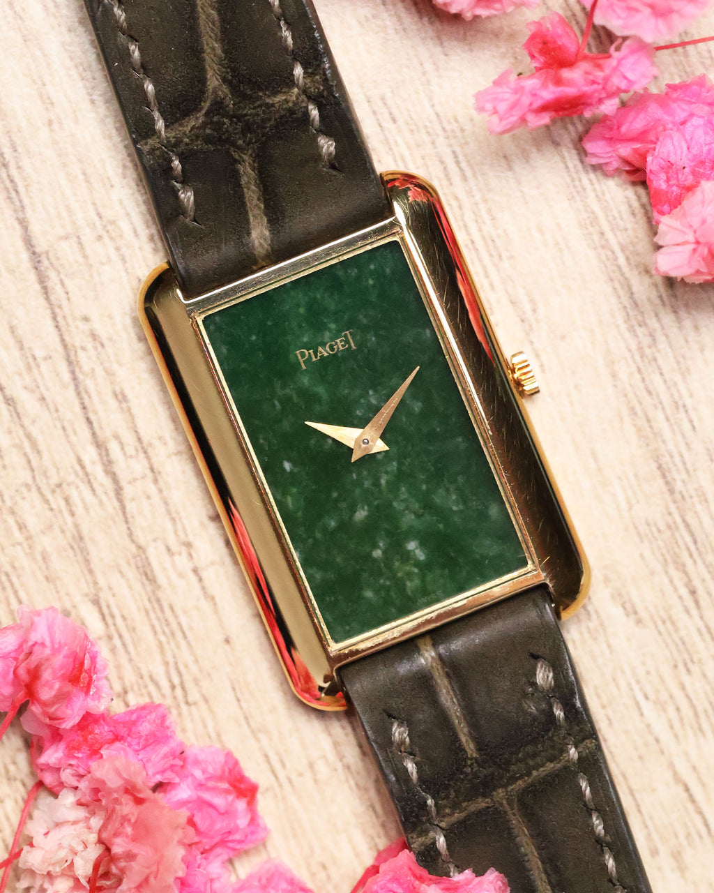 Piaget 9228 vintage watch in 18k yellow gold with jade dial, full view on leather strap
