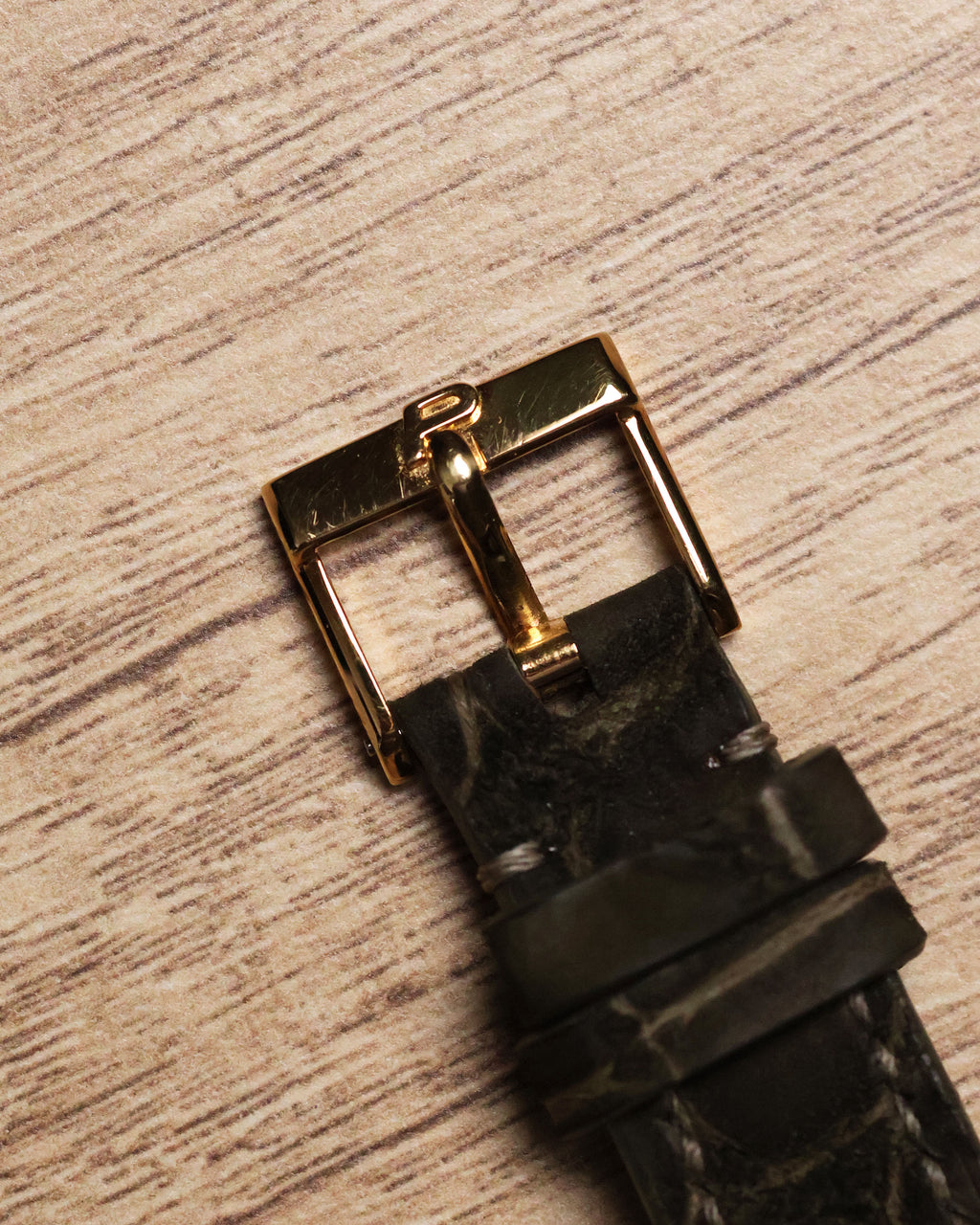 Original 18k yellow gold Piaget buckle, top view