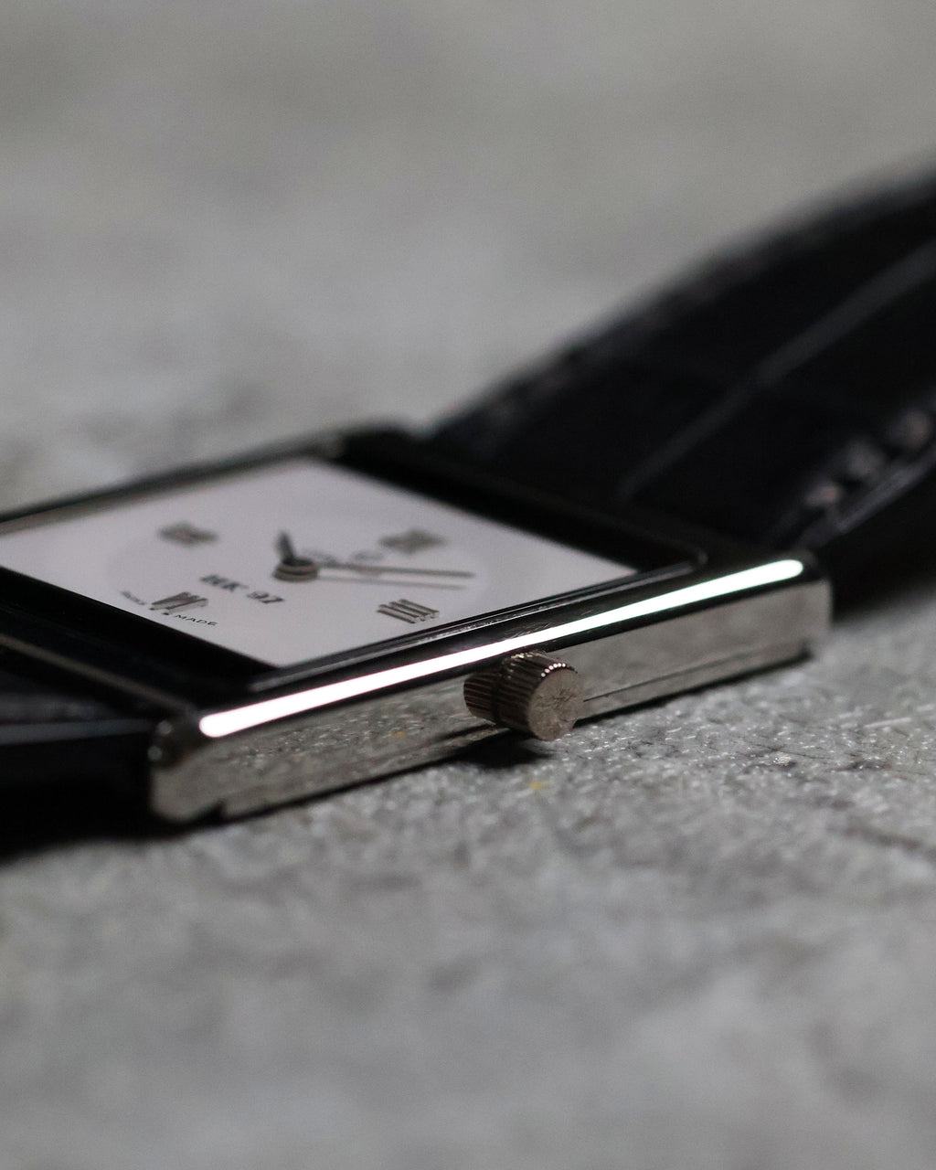 Detailed view of the polished crown on the Concord Delirium 1997 Limited Edition in platinum.