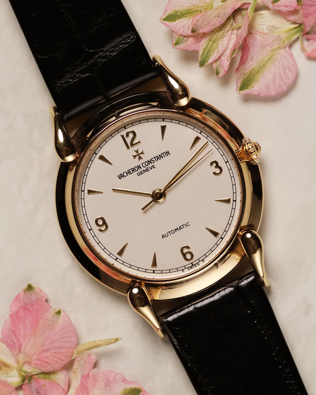 Vacheron Constantin Les Historiques Ref. 48001 in 18k yellow gold with Corne de Vache lugs on leather strap