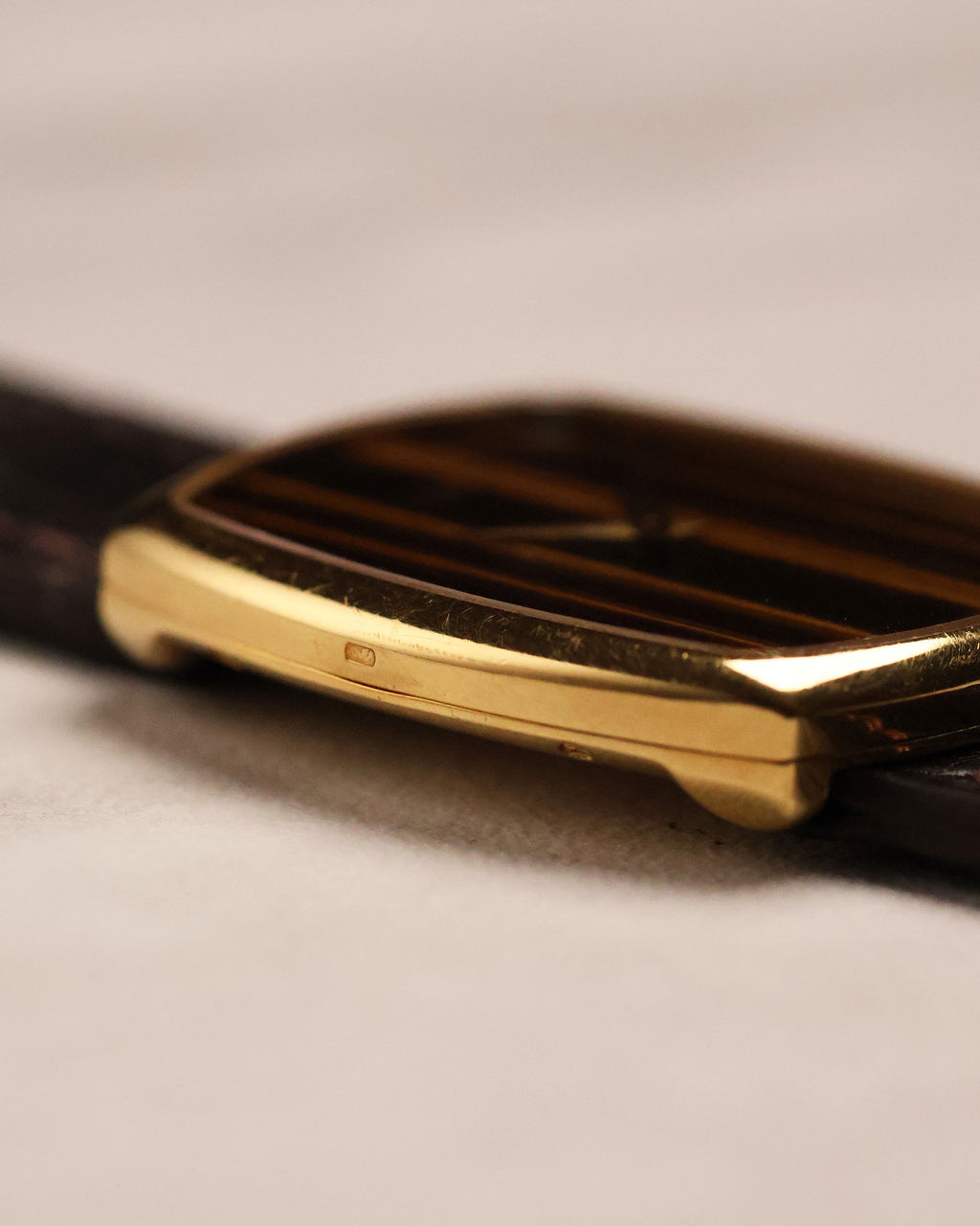 Side profile of Piaget Ref. 9741 showcasing the 18K gold case and hallmarks along the edge.