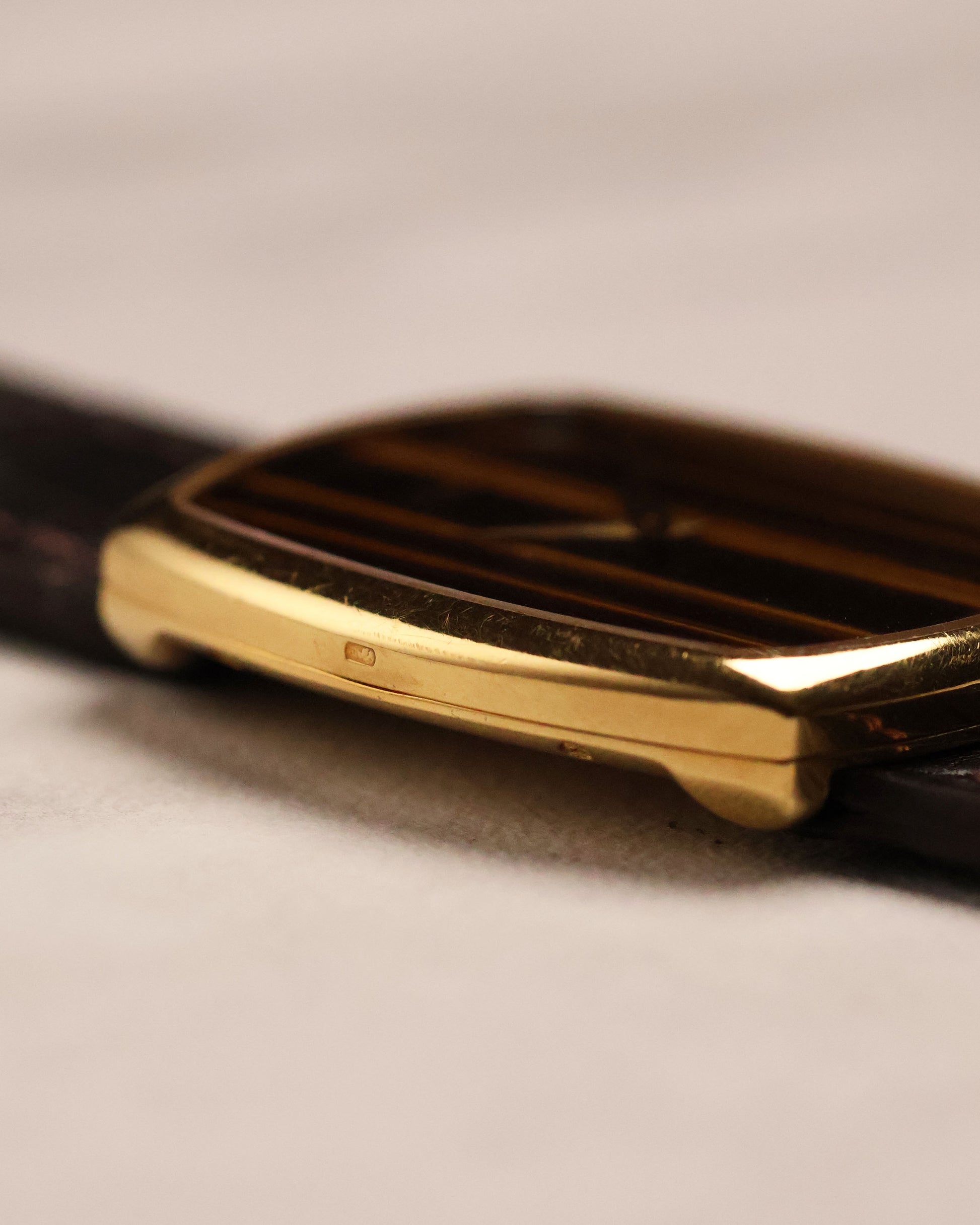 Side profile of Piaget Ref. 9741 showcasing the 18K gold case and hallmarks along the edge.