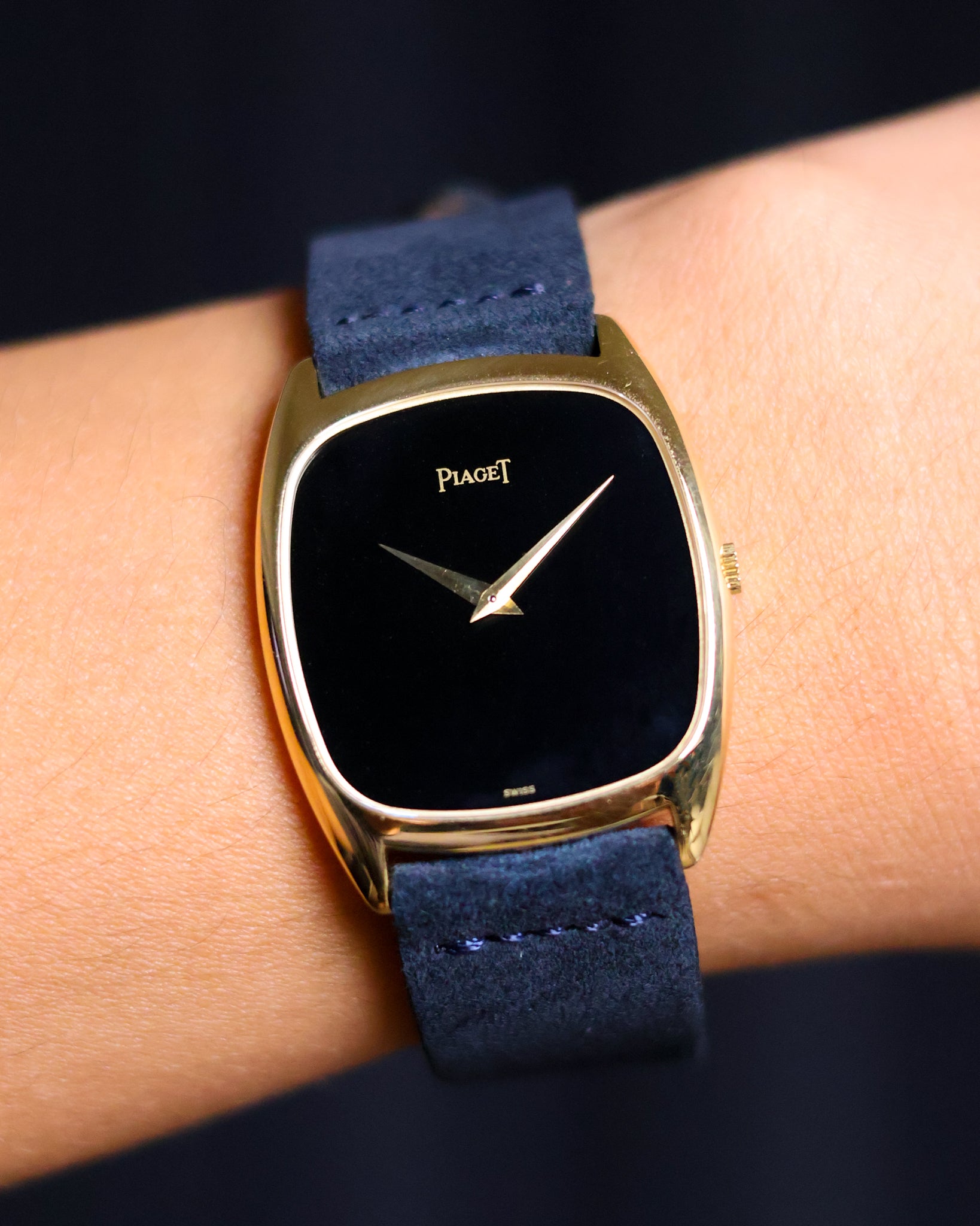 Piaget Ref. 9591 in 18k yellow gold with black lacquer dial and gold dauphine hands on Wrist
