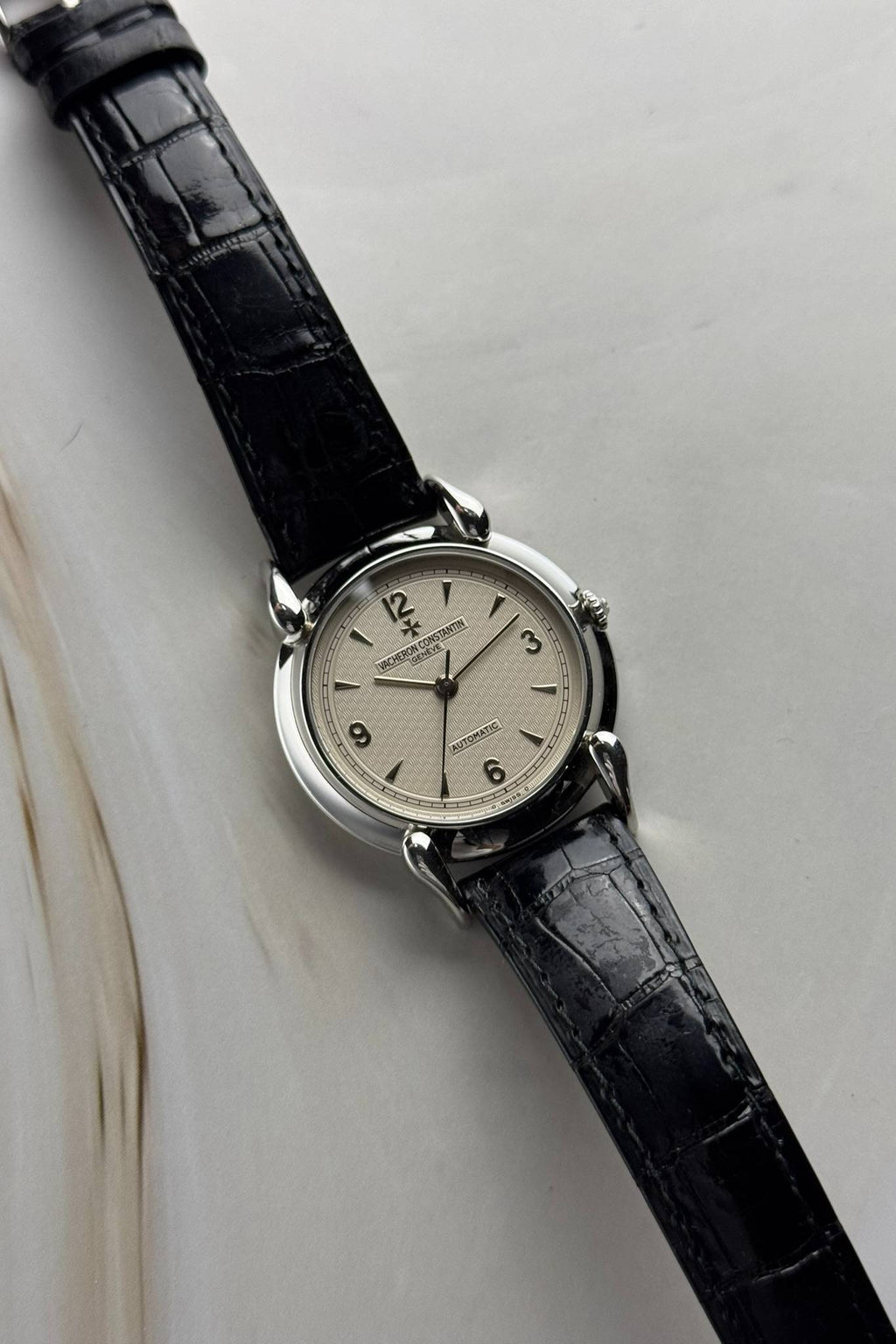 Platinum Vacheron Constantin 48003 wristwatch with automatic movement and classic 1990s design
