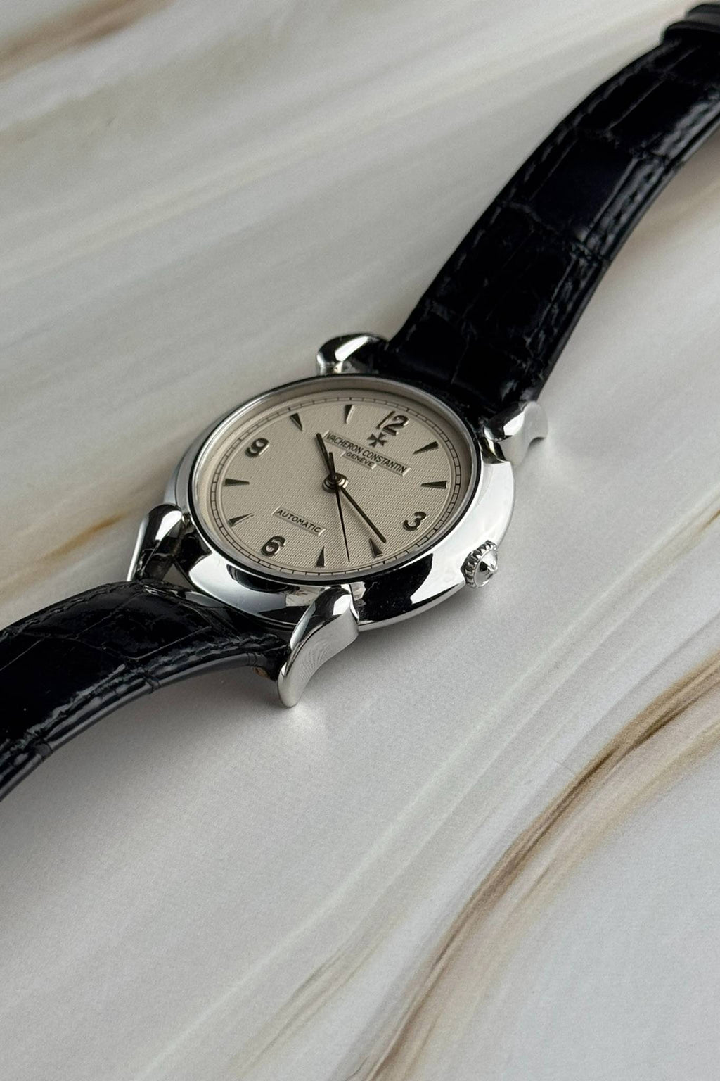 Side profile of Vacheron Constantin Ref. 48003 showing platinum case and sculpted Cornes de Vache lugs