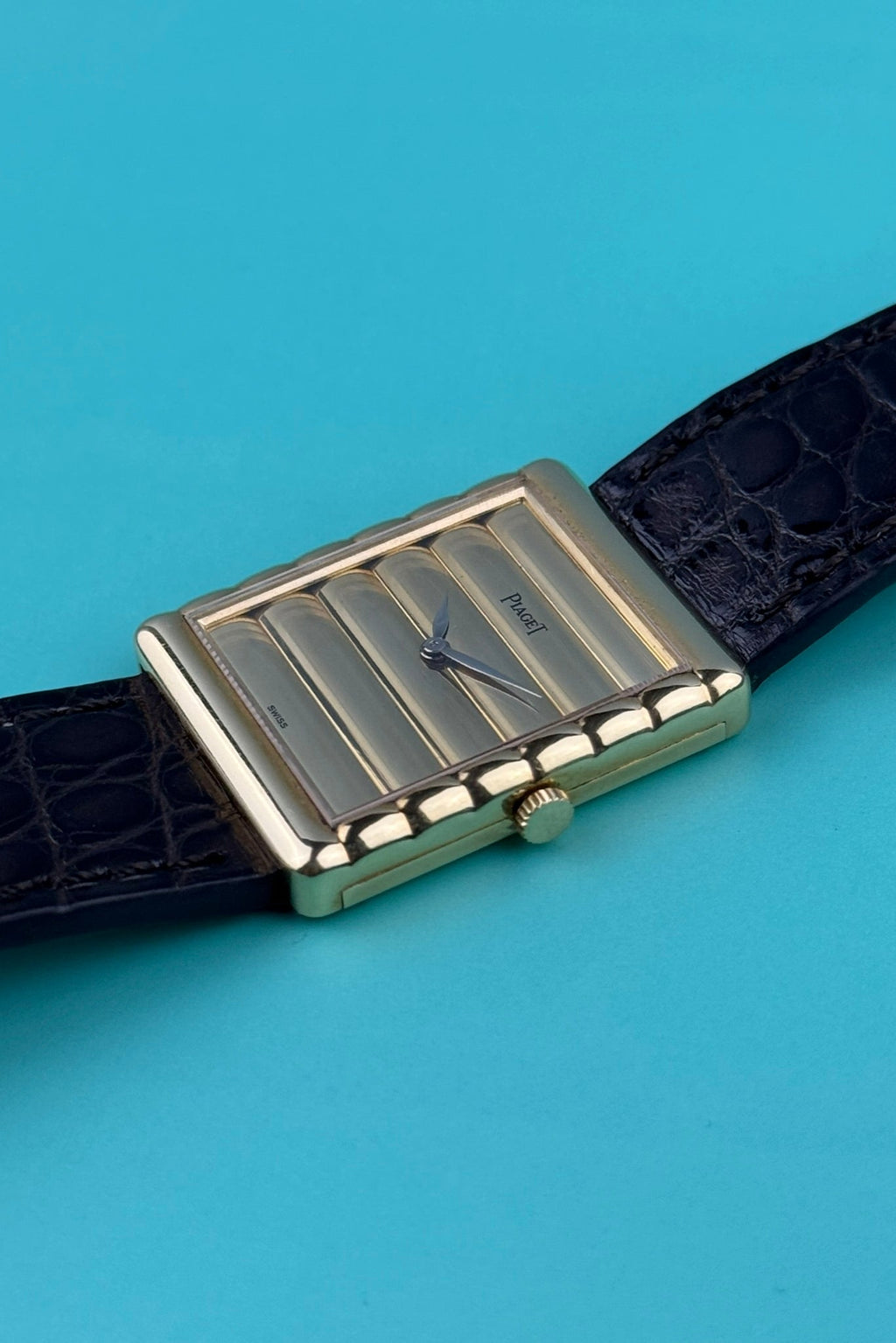 Side view of Piaget Ref. 91480 showing crown placement and ultra-thin 18K gold case profile
