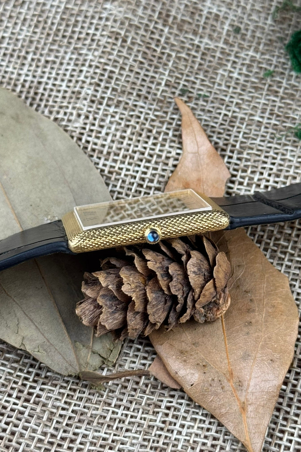 Close-up side view of Piaget Ref. 9152 showing slim 18K gold case and discreet crown