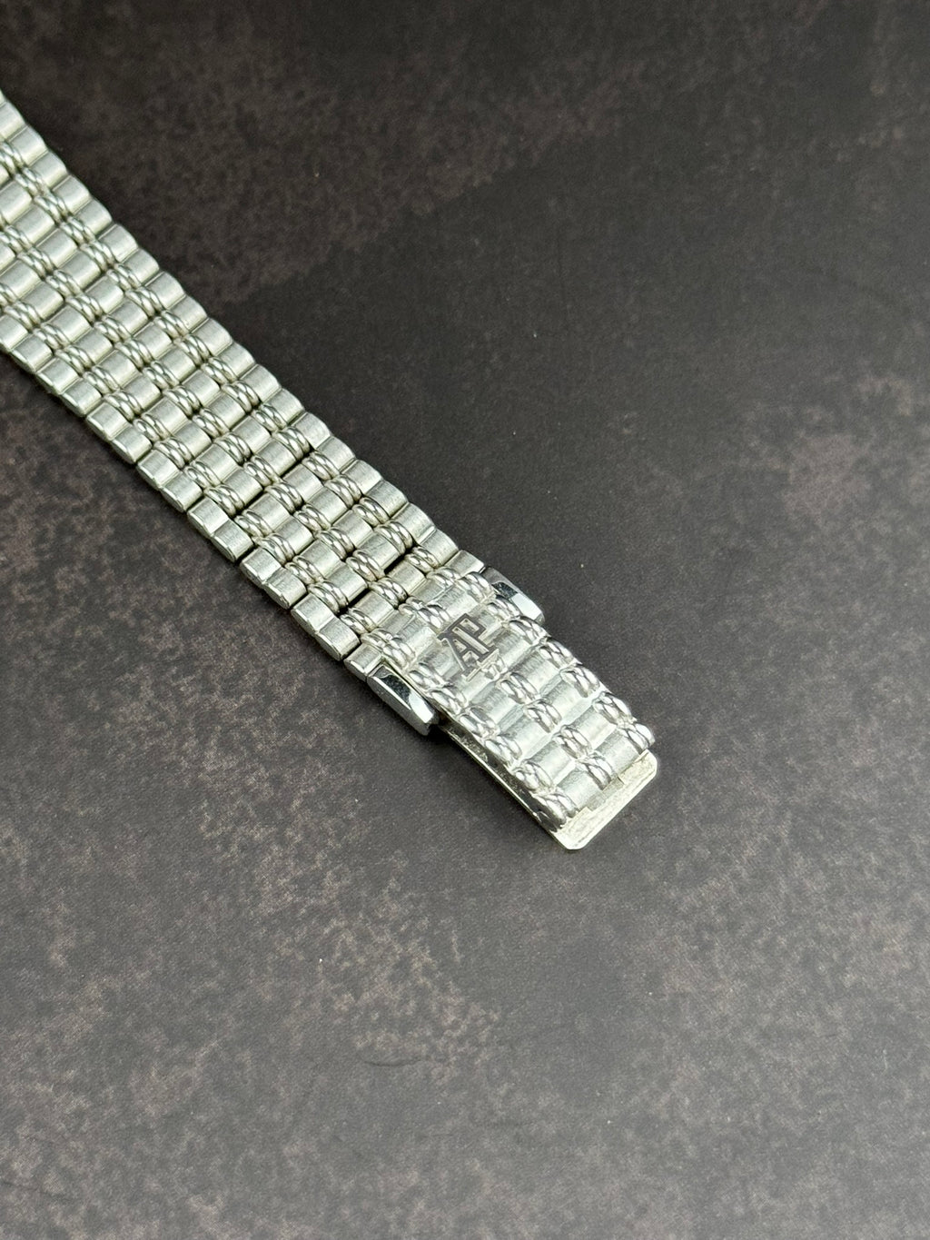 Detailed view of 18K white gold bamboo-style bracelet on Audemars Piguet ladies’ watch with textured links